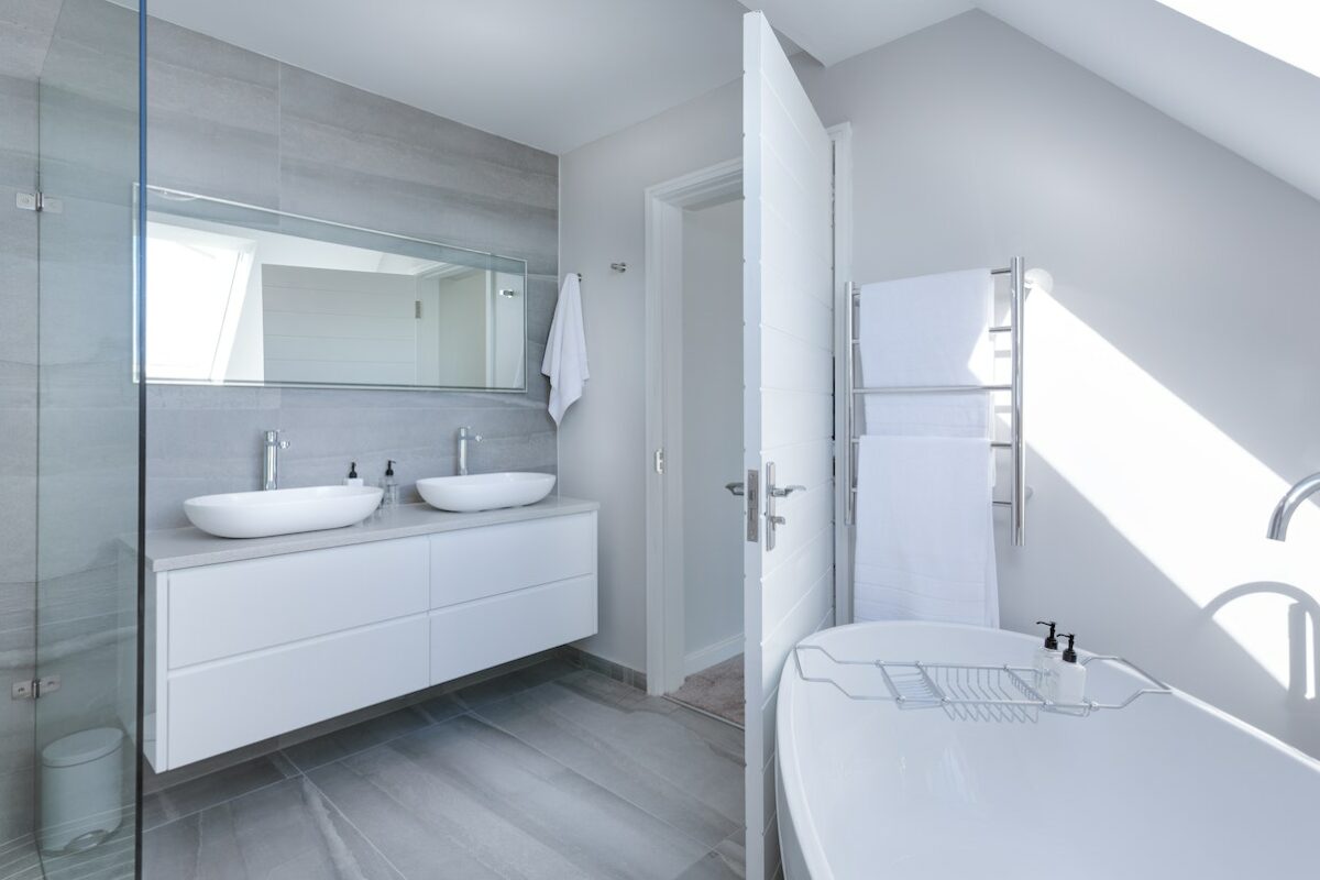 Spruce Up Your Bathroom with These Remodelling Ideas